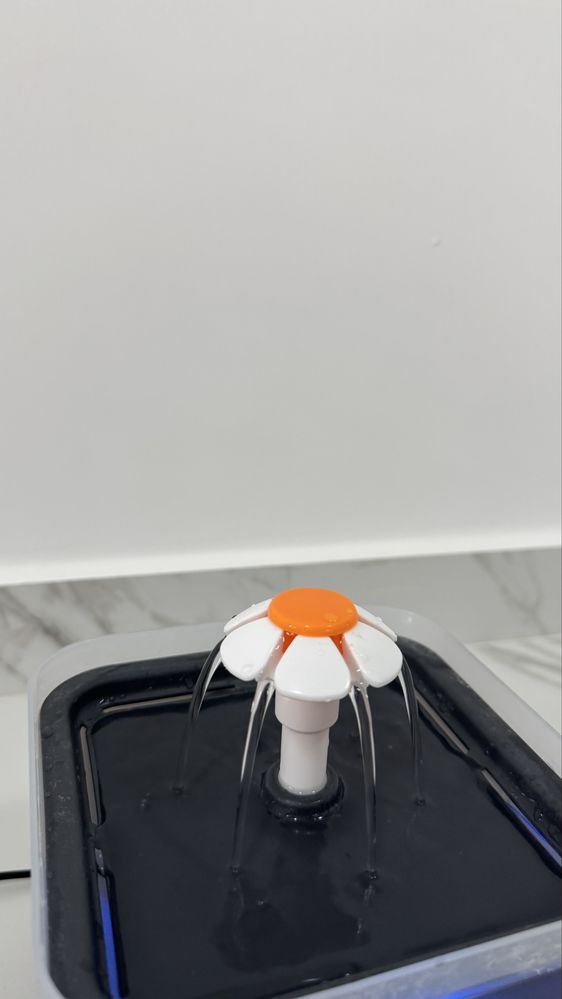 Fantana cu filtru pentru animale de companie ofer 8 filtre gratuit