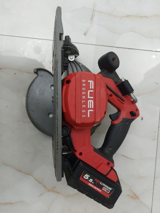 Circular milwaukee m18 fcsg66