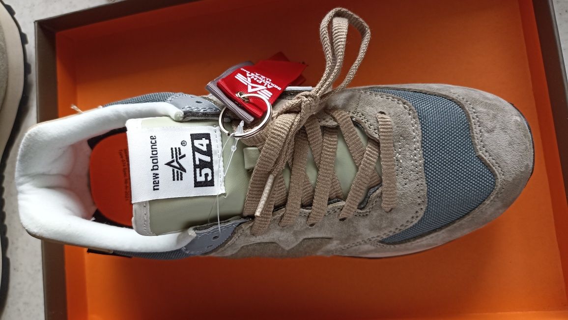 New balance 574 classic. Alpha industries.