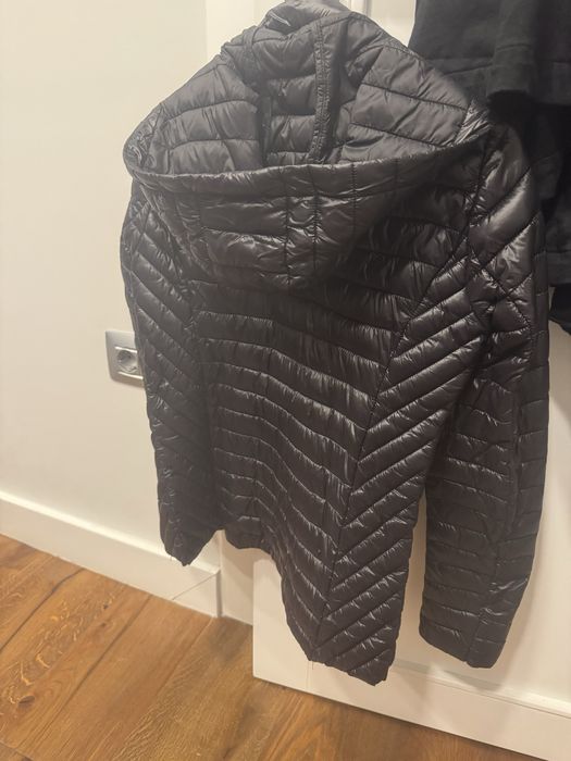 Geaca Guess marimea xs