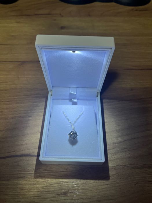 Златно колие с диамант 3,00 карата Е VVS 2 отгледан в лаборатория