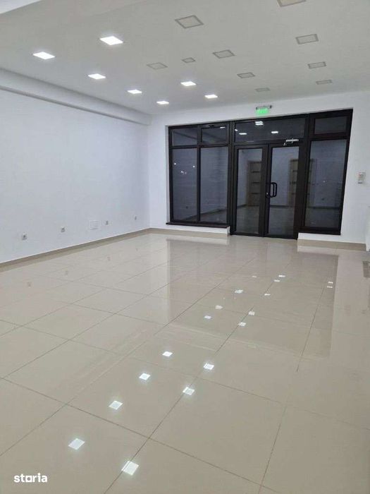 Spațiu comercial, toate utilitățile,2 locuri parcare,poziționat strada