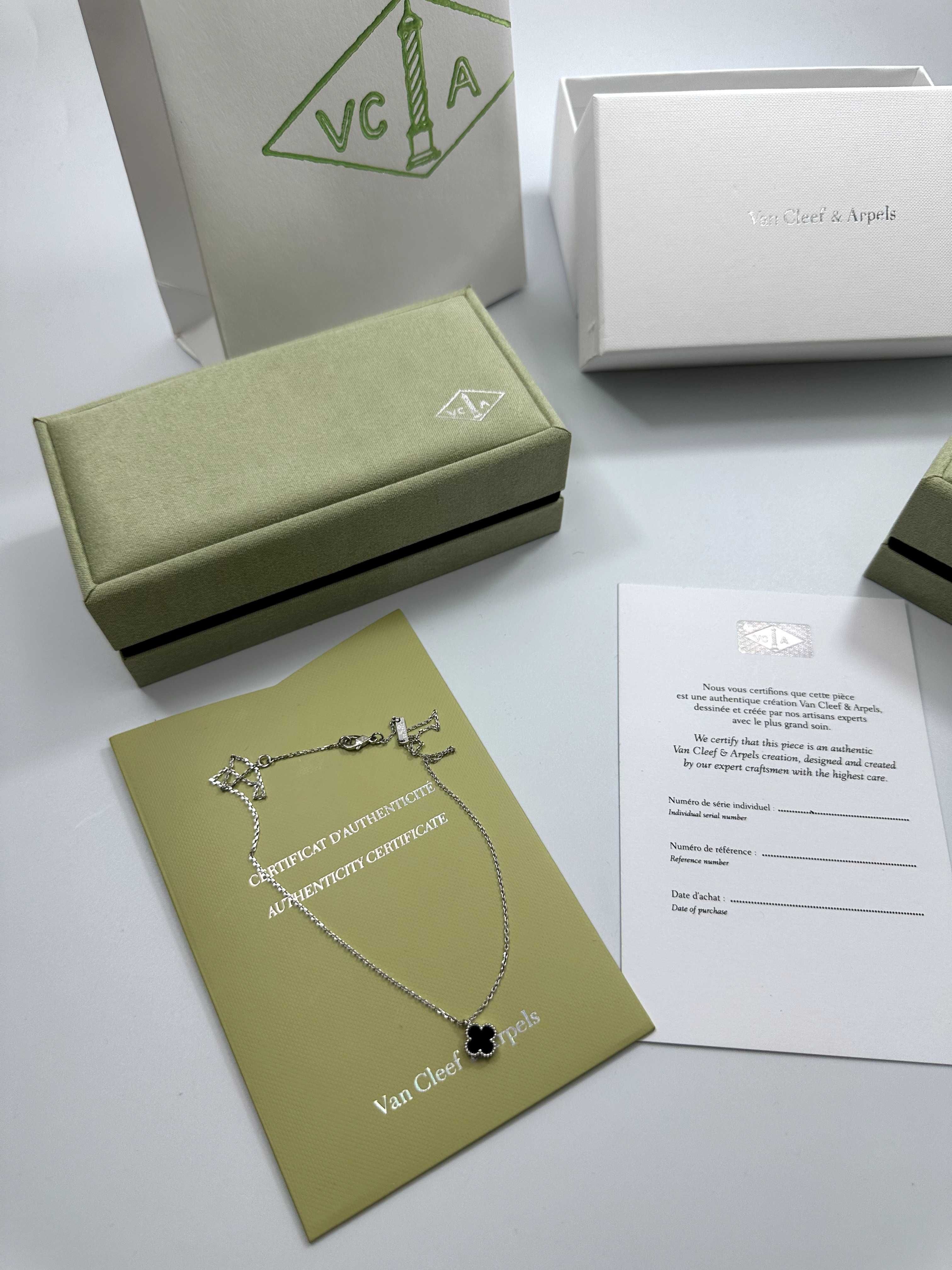 Colier MINI Van Cleef & Arpels Aur Alb 750 Onyx