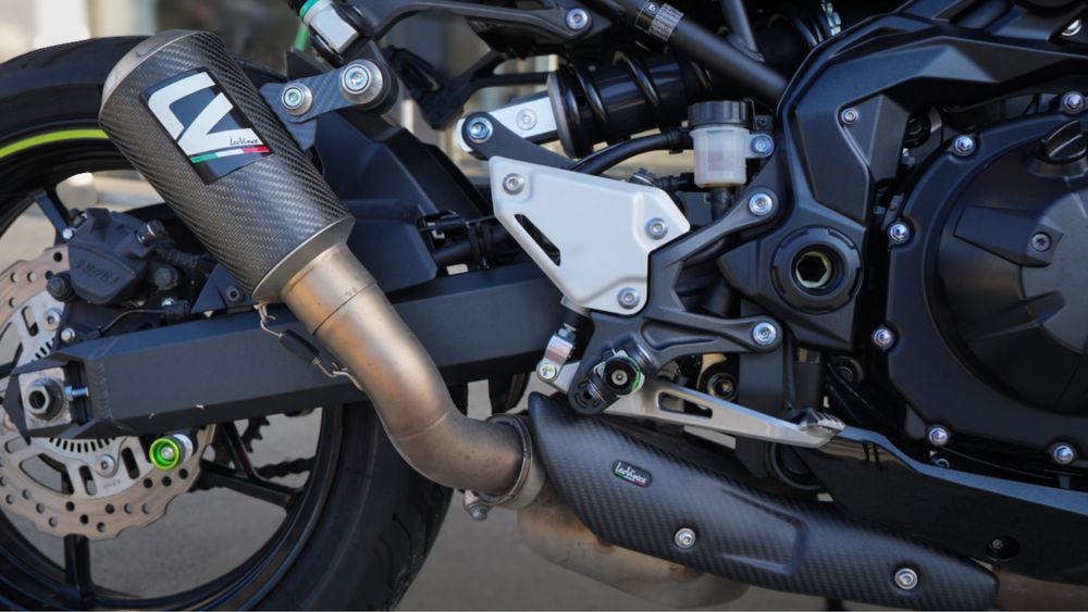 Kawasaki Z900 2024 negru verde