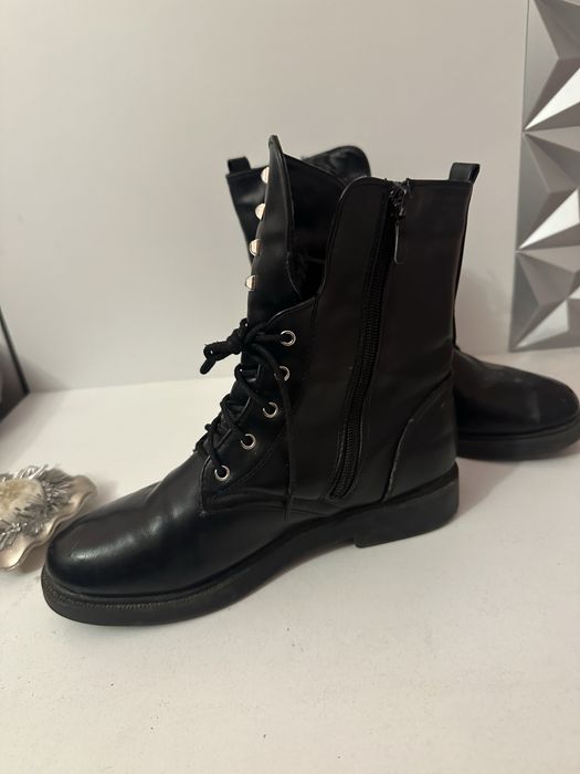 Кожени черни боти