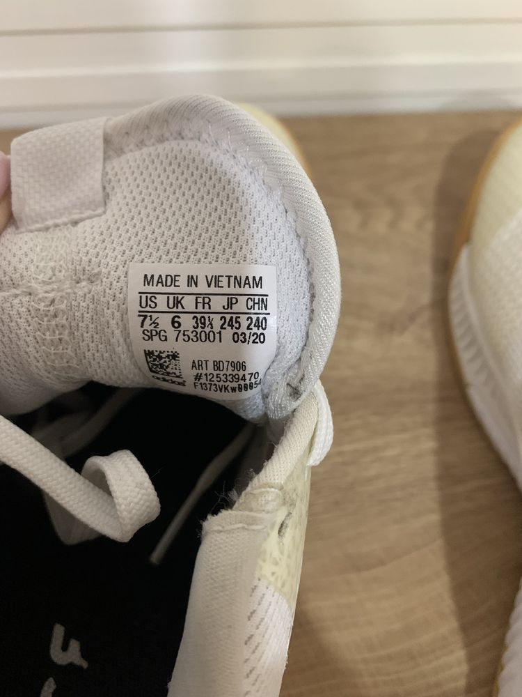 Adidas обувки