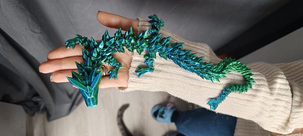 Дракон 43 см, преливащ зелено-син