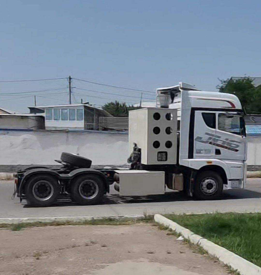 Продаётся тягач FAW 2024. Подушка