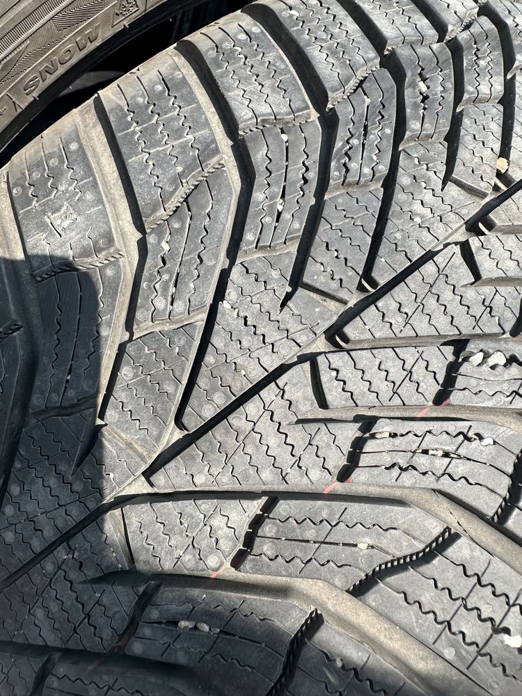 ЗИМНИ гуми kumho 225/40R18