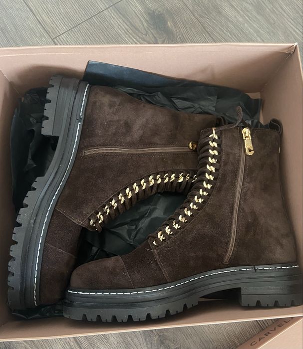 Carvela “Sultry Chain Lace-up Suede Ankle Boots” (maro)