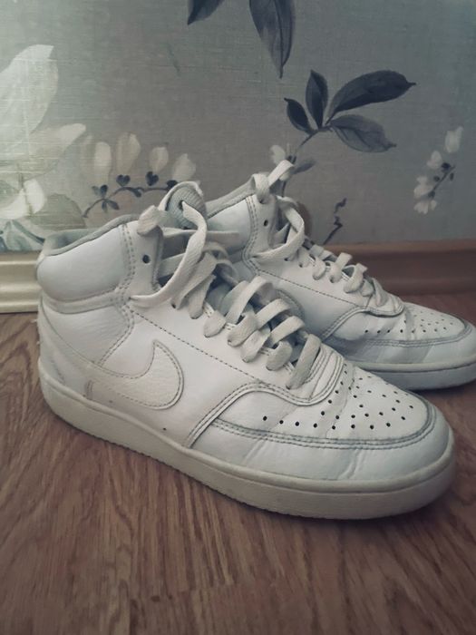 adidasi nike court vision