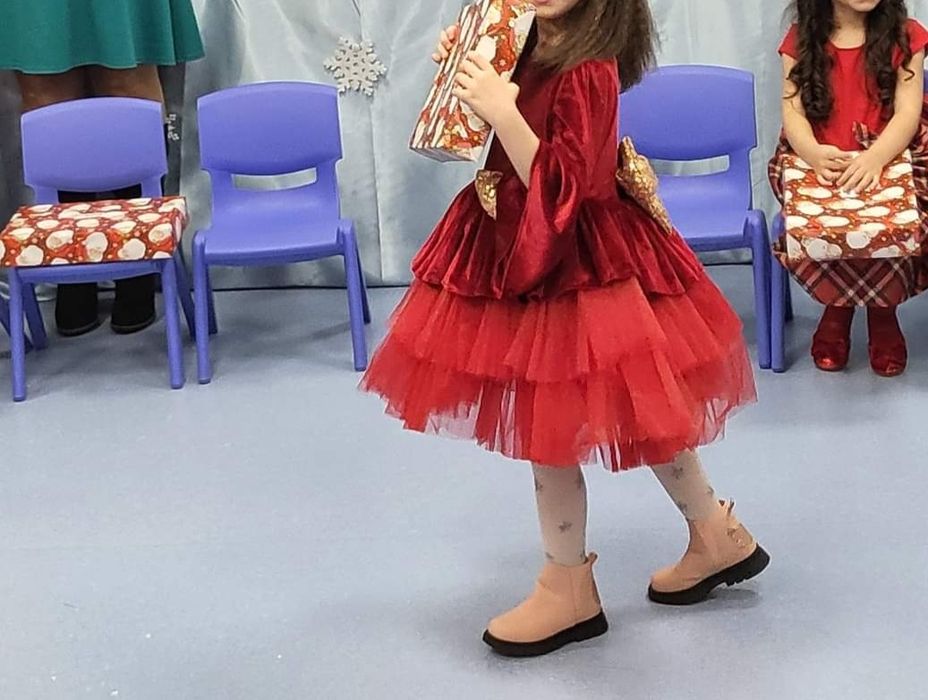 Rochita fetita 4-5 ani