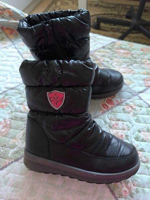 Продам детские зимние сапожки