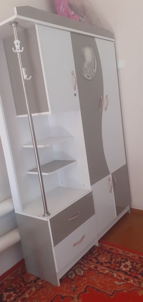 Bolalar mebeli shkaf va kravat