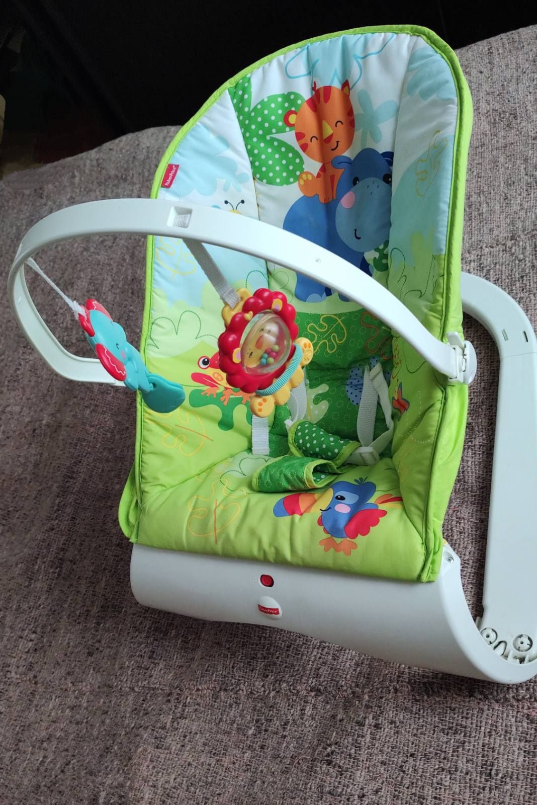 Дизайнерско столче за хранене и шезлонг за бебе Fisher price /люлеещ/
