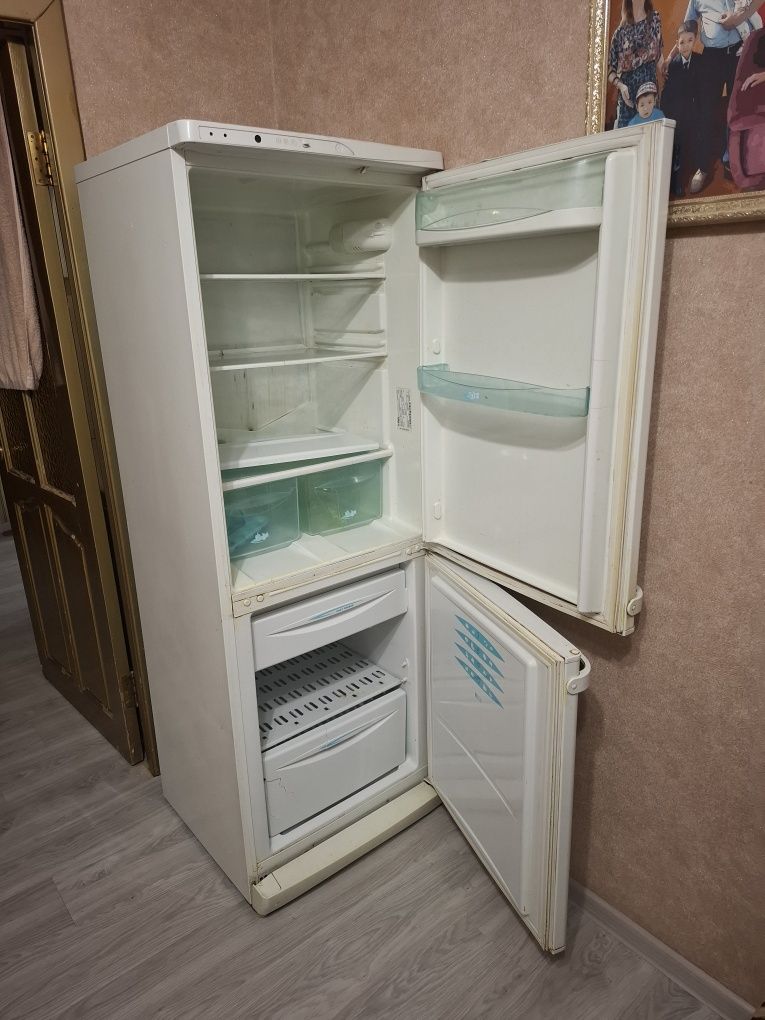 Продается Холодильник " Stinol " б/у