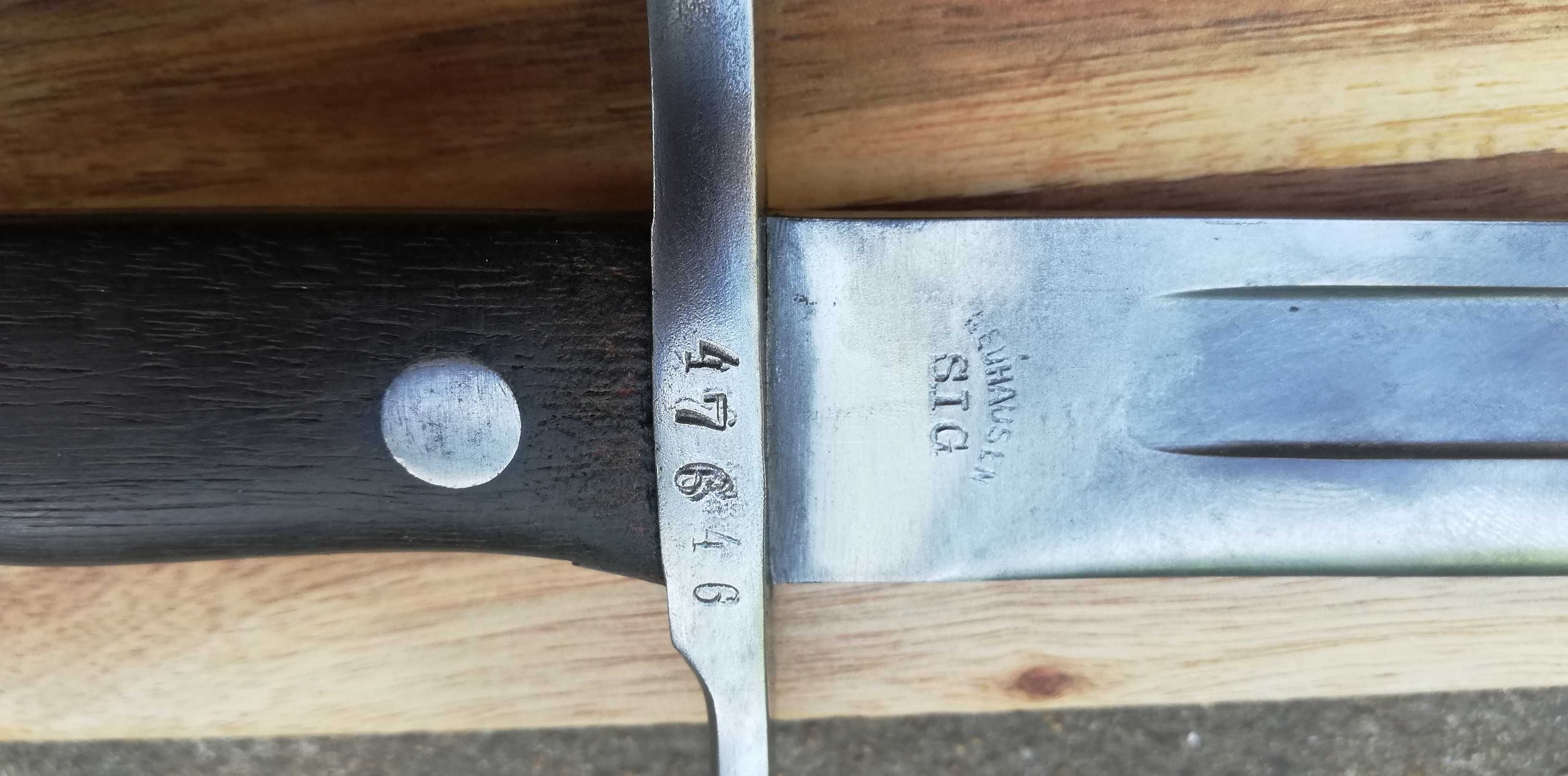 Интересен швейцарски нож военен.