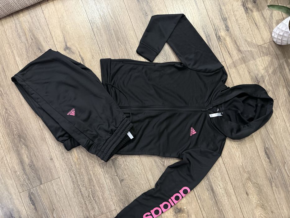 Дамски екип адидас