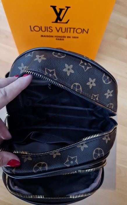 Rucsac Louis Vuitton new model, logo metalic auriu, saculet, etichetă