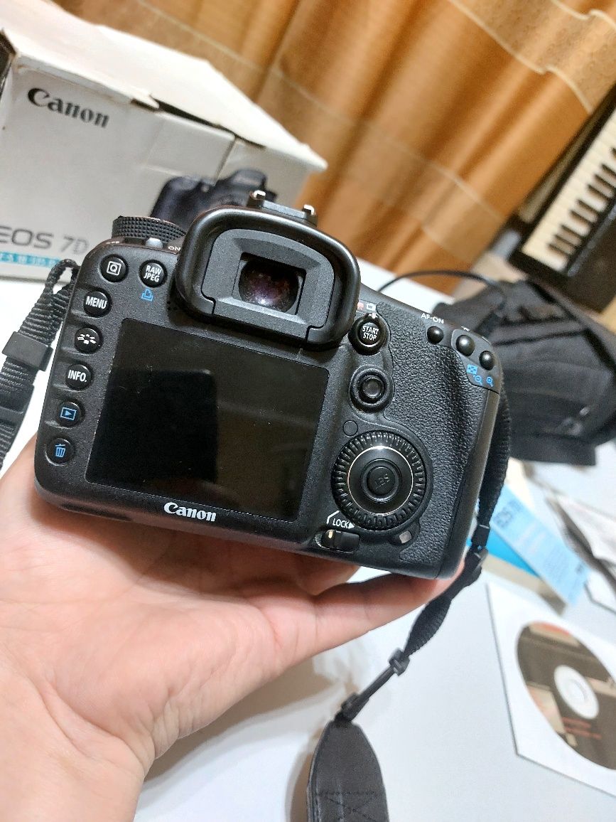 Canon EOS 7D в отличном состоянии.