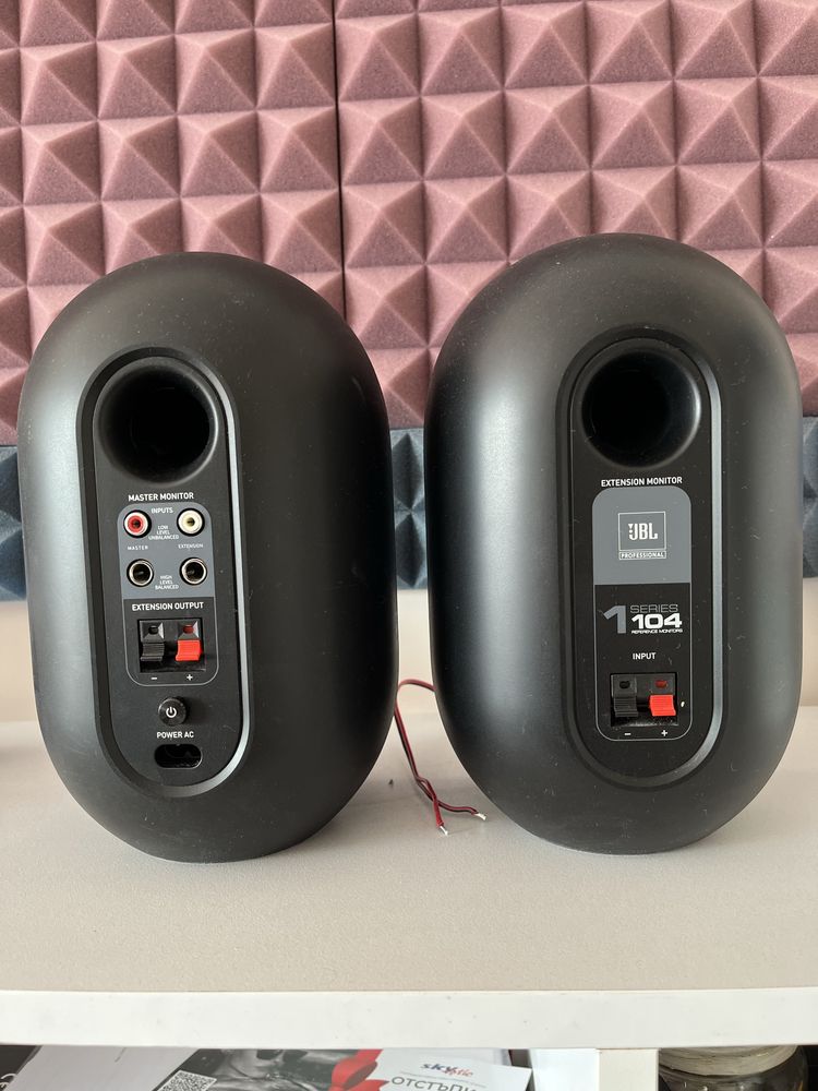 JBL One Series 104 Активен студиен монитор