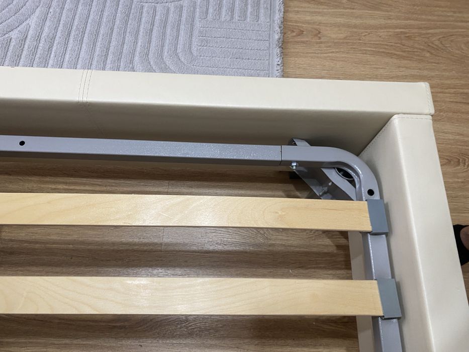 Кровать 2 х спалка в отличном состоянии, размеры 2 м/1.6 м.