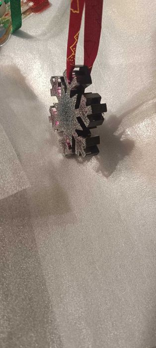 Елхичка от епоксидна смола