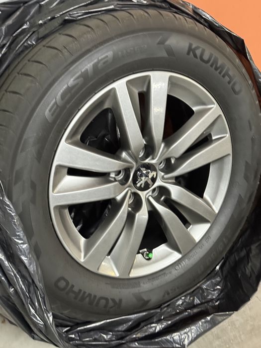 Vand jante cu anvelope noi 5x108 7Jx16 ET46 215/60r16