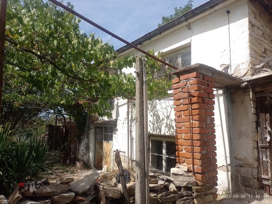 Продавам дялан камък за суха зидария