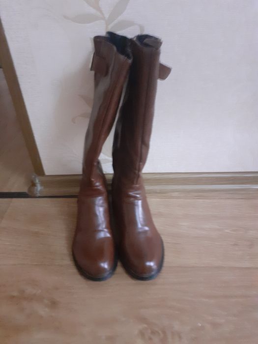 Продам срочно сапоги женские весна и осень.