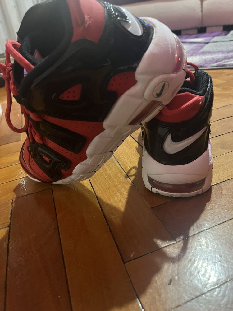 adidasi nike uptempo