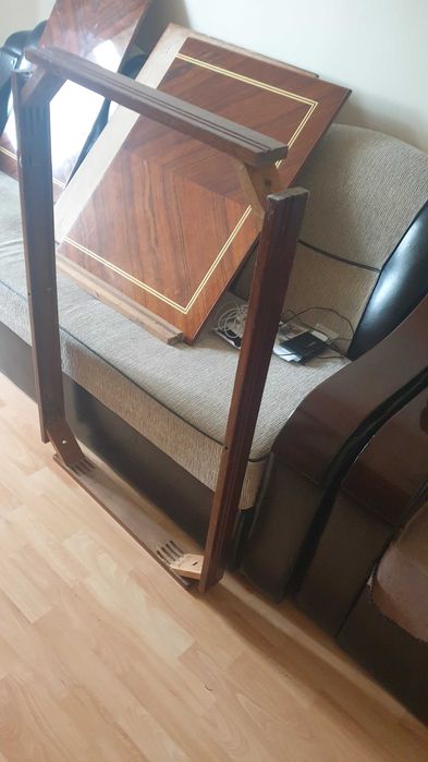 Vand masa sufragerie.