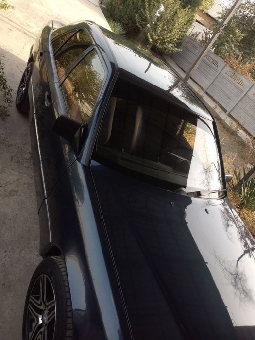 Mercedes w 124 300 E sotiladi
