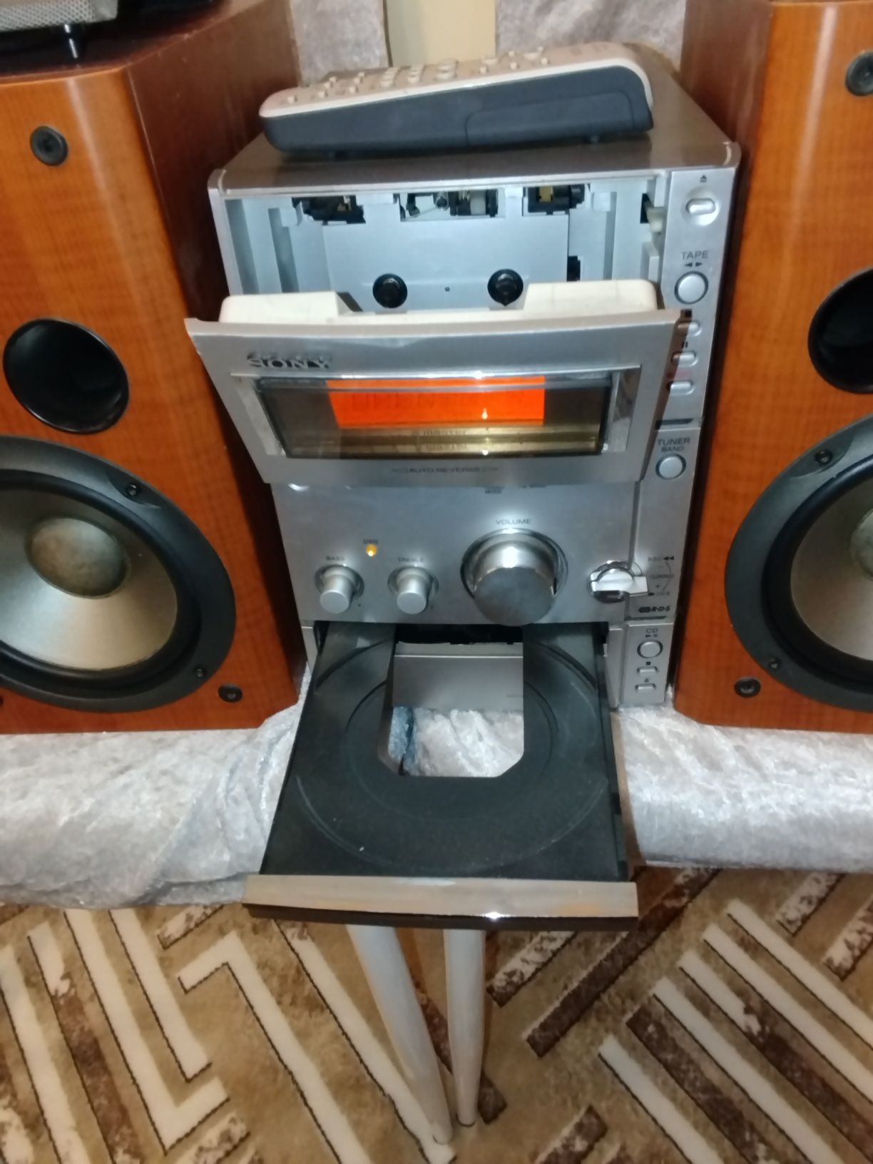Аудиосистема SONY с дистанционно и колони