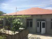 Casa la tara de vânzare