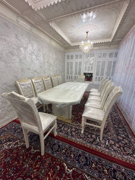 Mehmonxona uchun stol stul