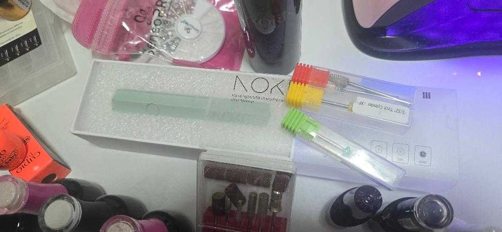 Kit unghii include tot ce e in poze