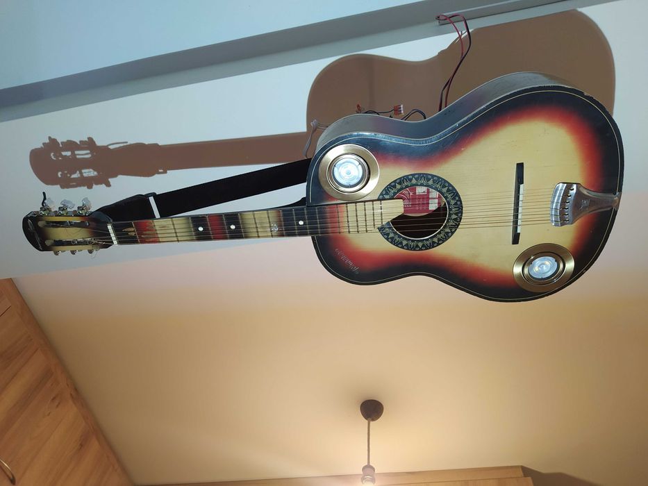 Китара "Кремона" преработена на осветително тяло