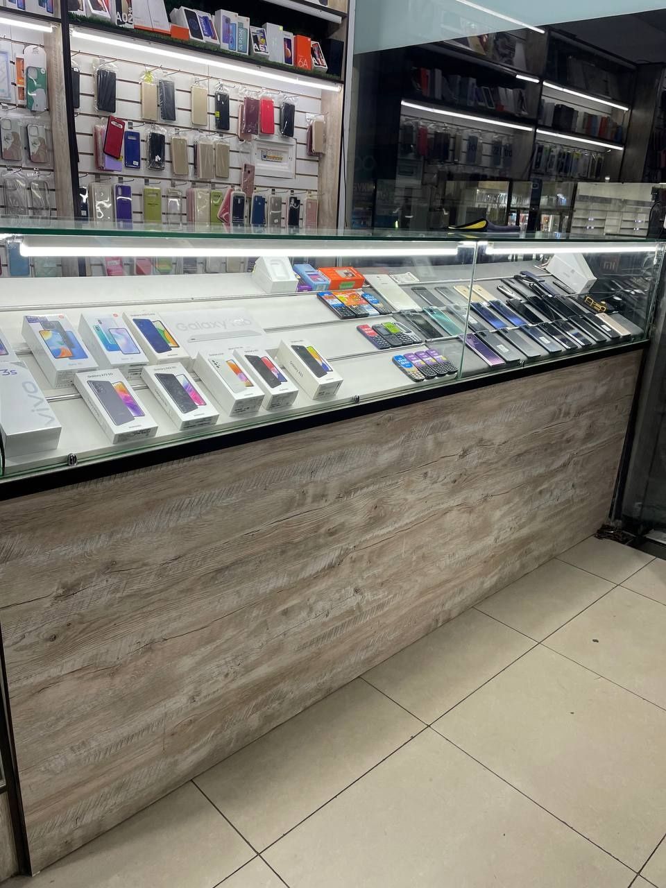 Telefon sotishga móljallangan mebel