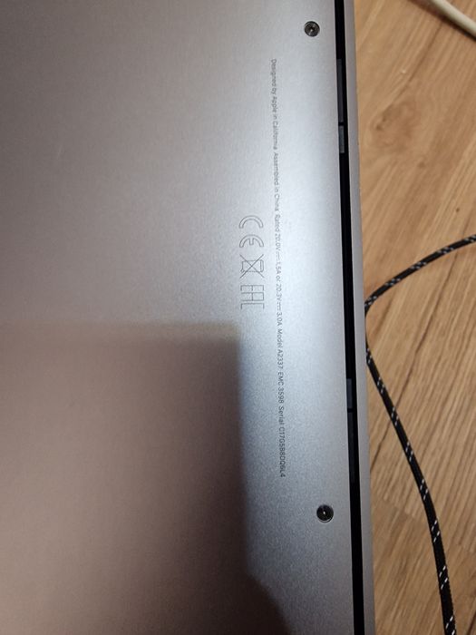 Macbook Air M1 A2337 Emc3598 ingrijit , bateria 107 cicluri incarcare