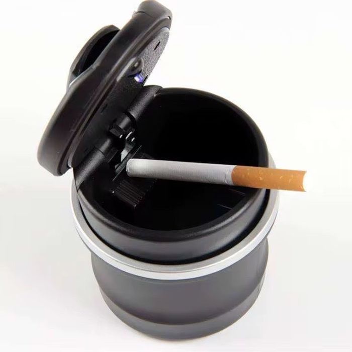 Scrumiera auto universala, iluminata LED, cu capac