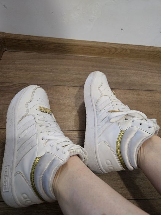 Adidas бели дамски кецове