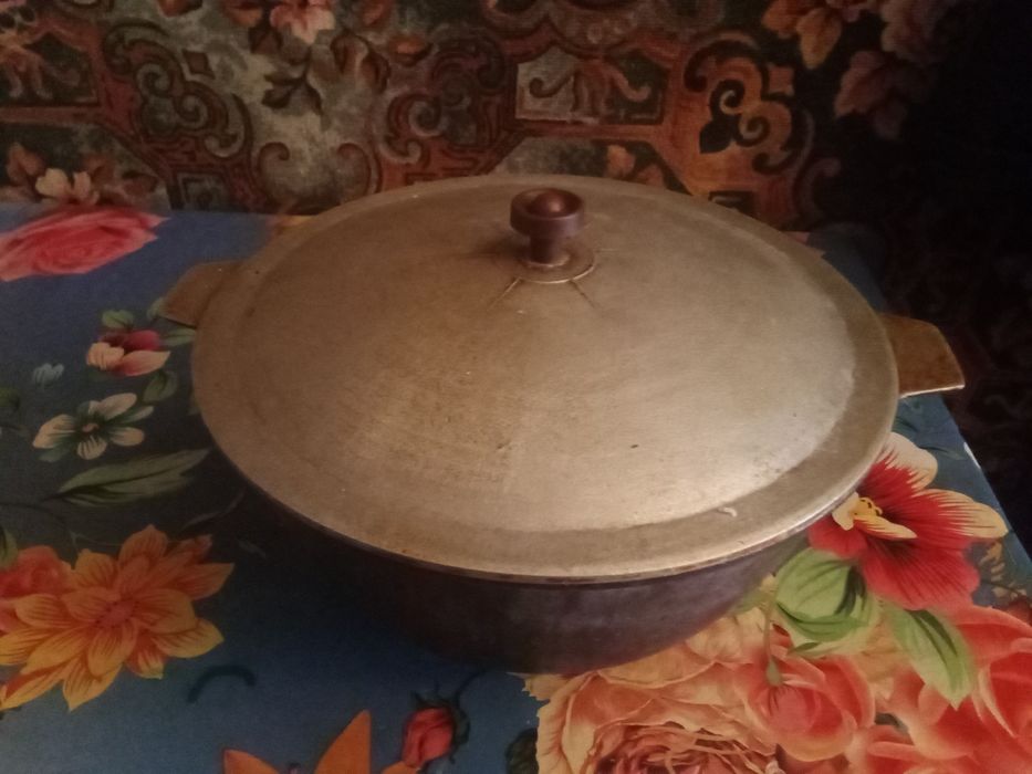 Казан, мясорубка.