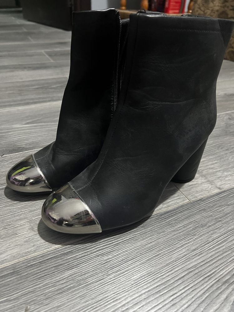botine din piele