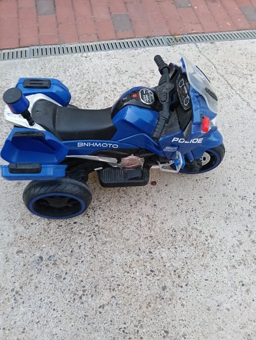 Vând motor poliție copii fete sau baieti