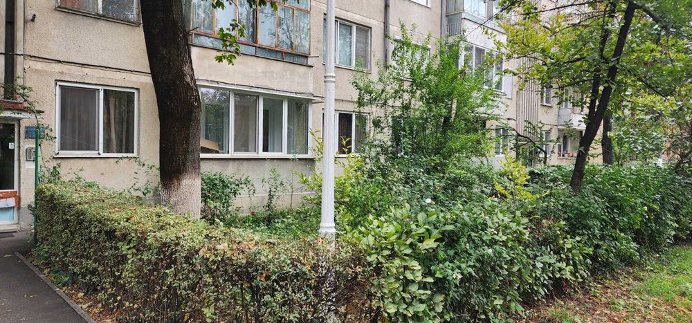 Apartament cu două camere decomandat