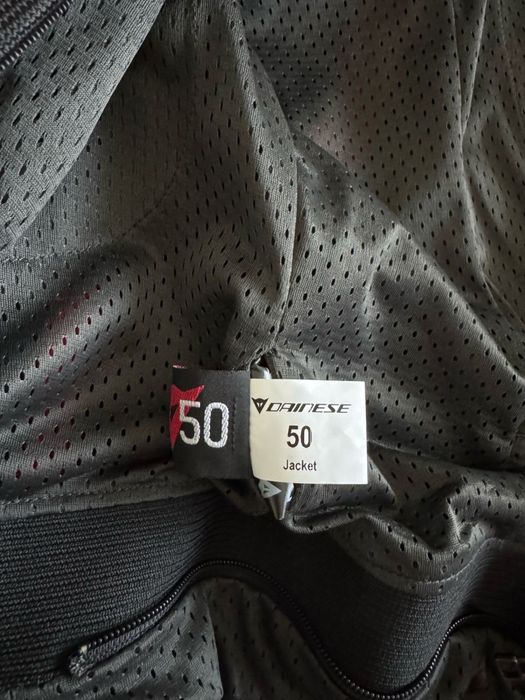 Vand geaca moto Dainese, este noua, marimea 50