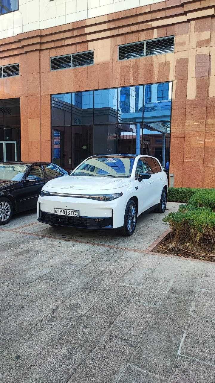Комфортный трансфер по Узбекистану на LEAPMOTOR C10