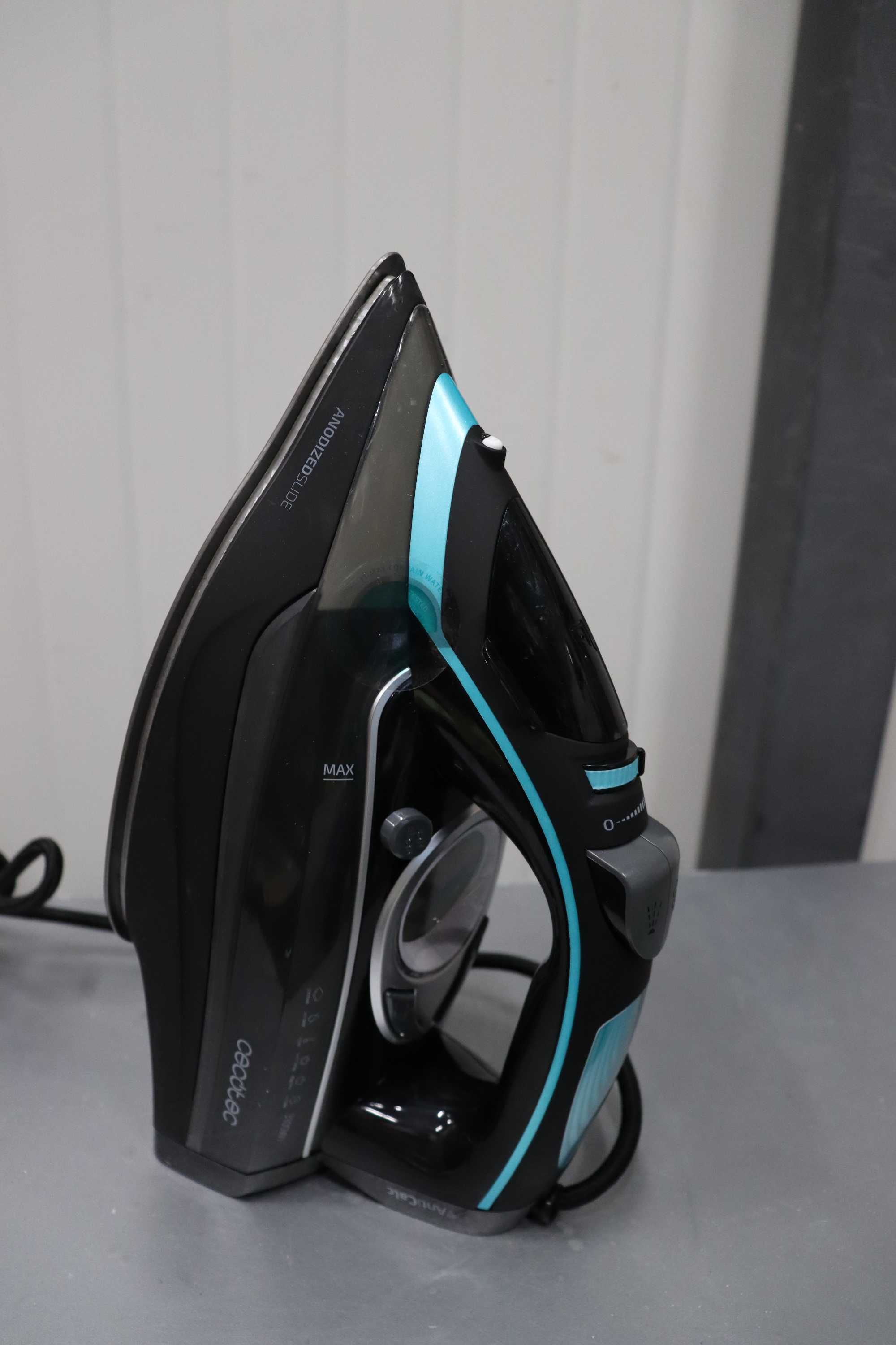 Парна ютия Cecotec 3D ForceAnodized 750 Smart. 3100W, LCD екран