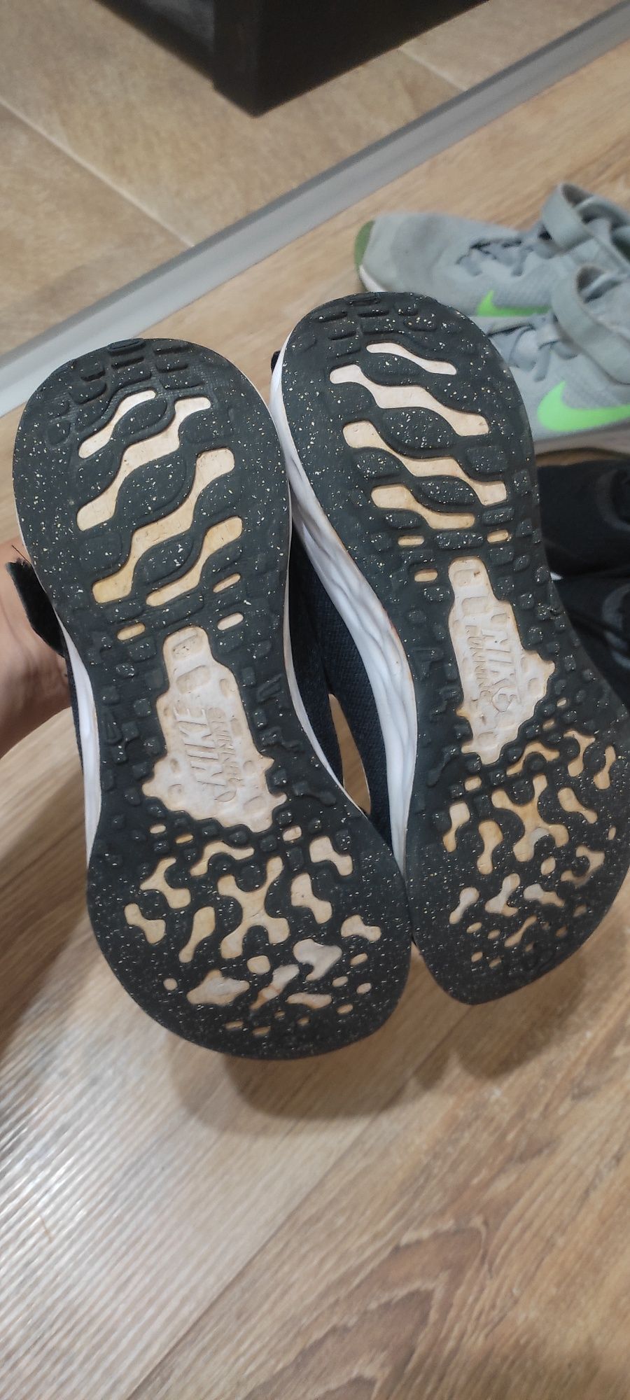 Маратонки nike 34 номер